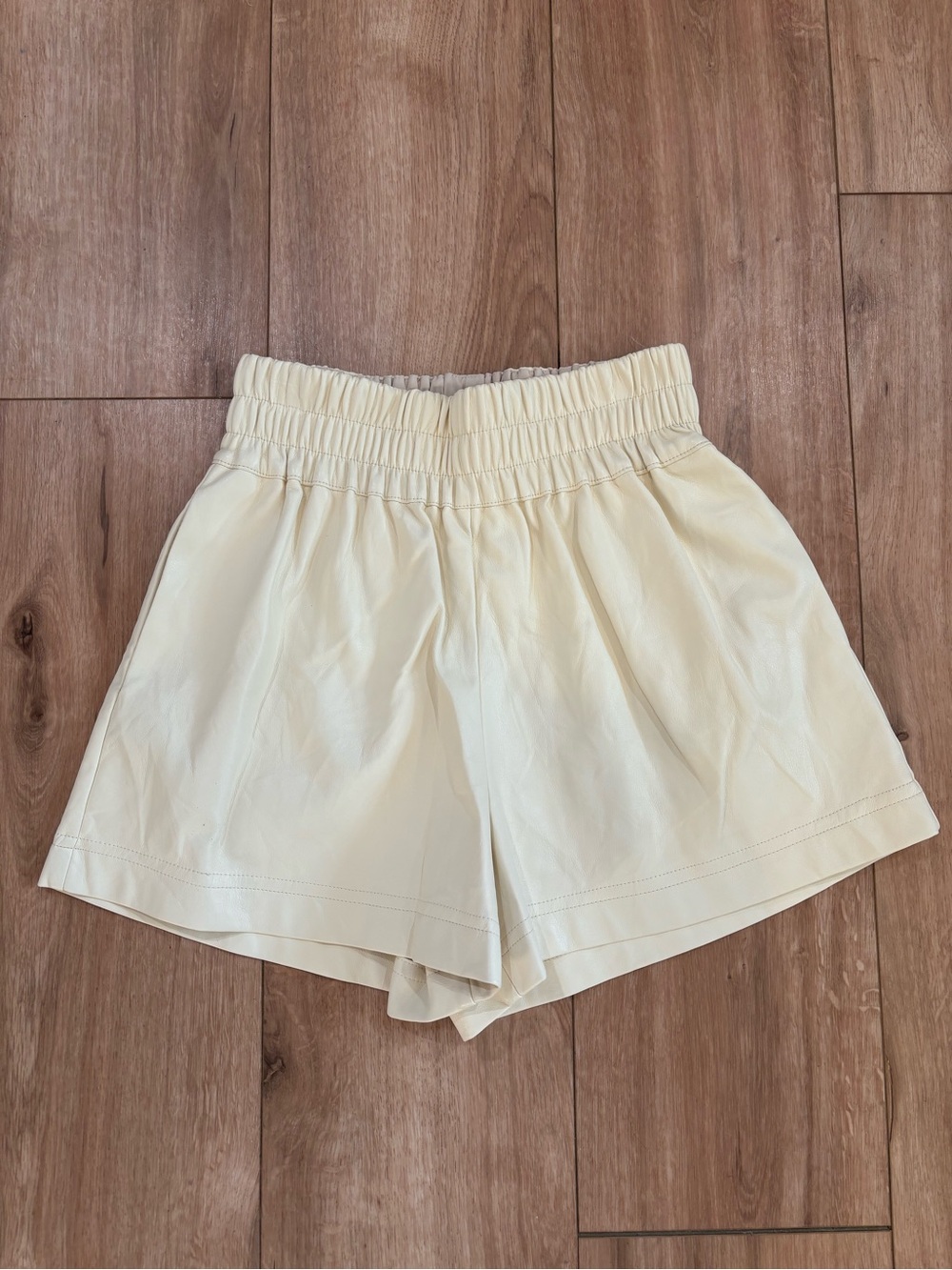 Women’s Vintage Cream Faux leather High-Waist Elastic-Waistband Shorts